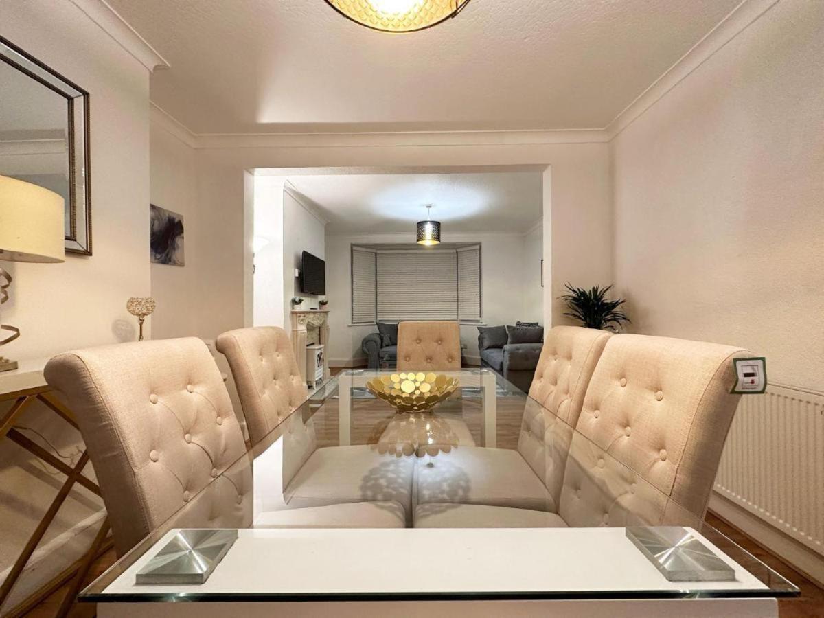Charming 3-Bedroom Family Home Londra Exterior foto