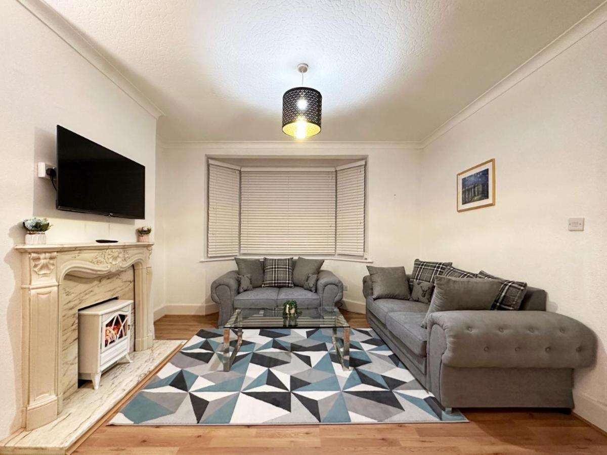 Charming 3-Bedroom Family Home Londra Exterior foto