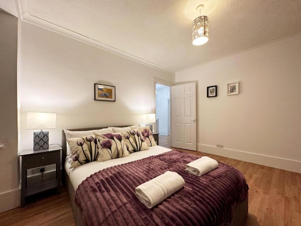 Charming 3-Bedroom Family Home Londra Exterior foto