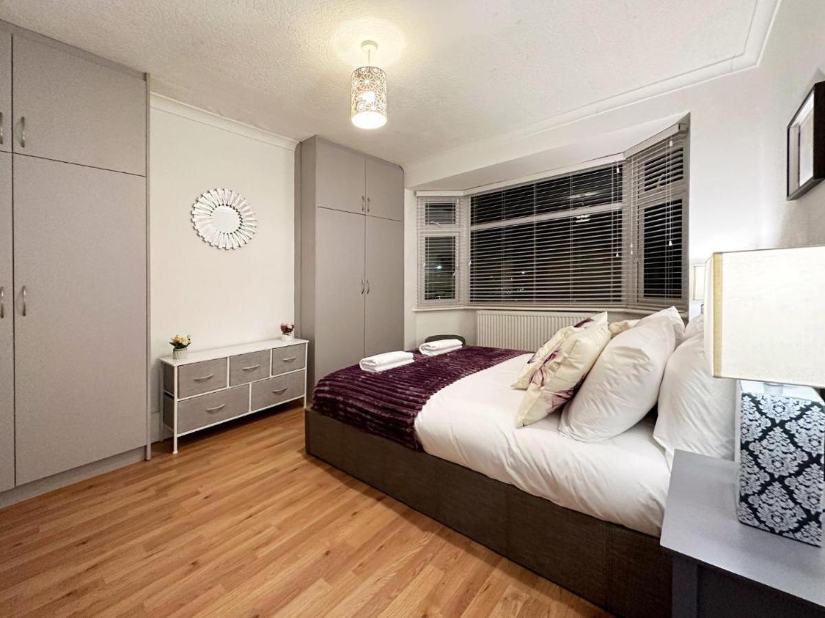Charming 3-Bedroom Family Home Londra Exterior foto